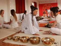students_teaching_tibetan_soundhealing
